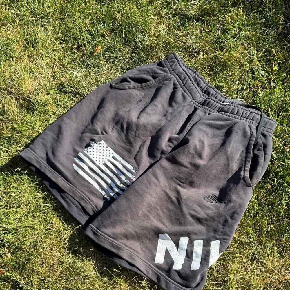Nike Men's Black and Grey Shorts